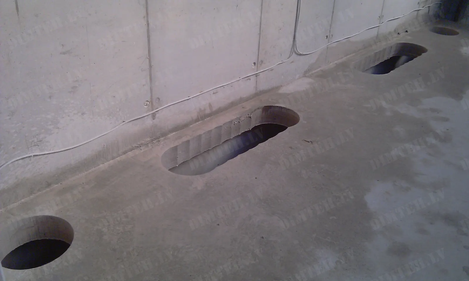 Caurums pārsegumā